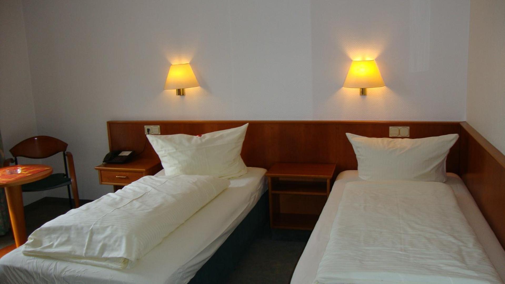 Offenthaler Hof Hotel Dreieich Exterior photo